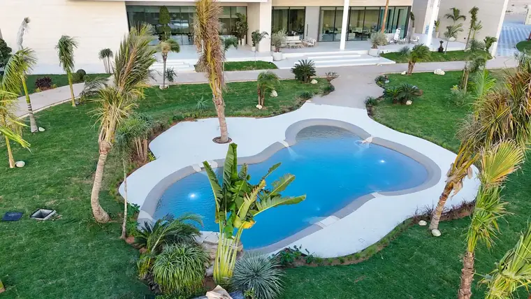 Saltwater vs Chlorine Pools in Abu Dhabi